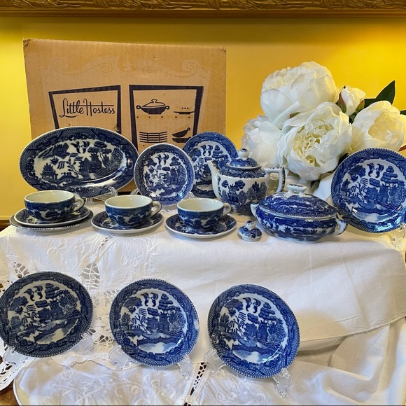 RARE 1950’s SEARS AND ROEBUCK “BLUE WILLOW” LITTLE HOSTESS DISHES FOR PLAYTIME - Picture 3 of 15